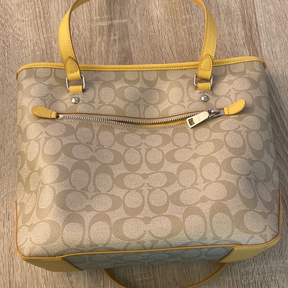 Vintage Coach purse - C logo with yellow accents, like new! - Picture 3 of 13